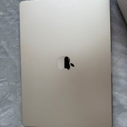 MacBook Air 2024 Gold