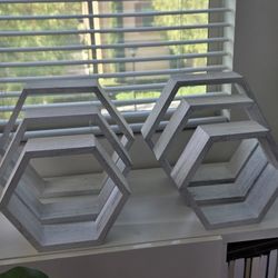 Wall Shelves Decor 6 Honeycomb Style / Like New 