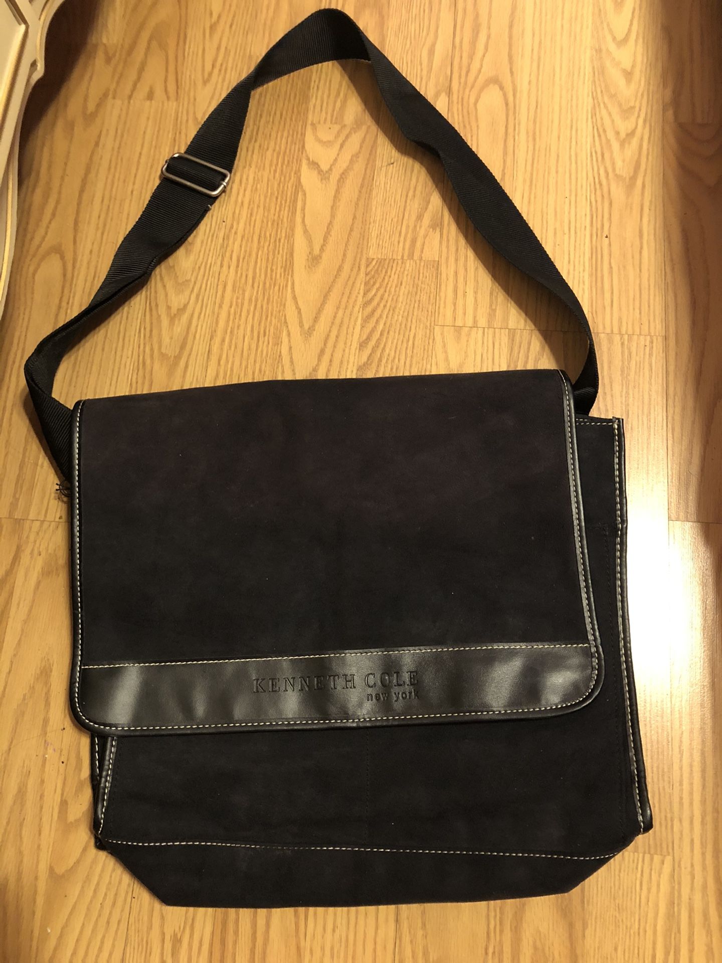 Kenneth Cole Messenger/Laptop Bag