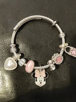 Minnie Mouse Charm Bracelet. 