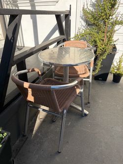 Outdoor Round table and 2 chairs