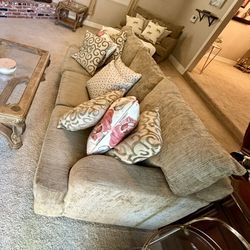 Clean Comfy Sofa / Couch – Must Pick Up Today (La Mirada)