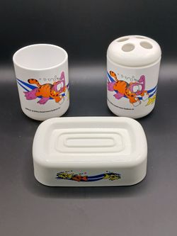 Garfield cup, toothbrush holder and soap dish set 1978