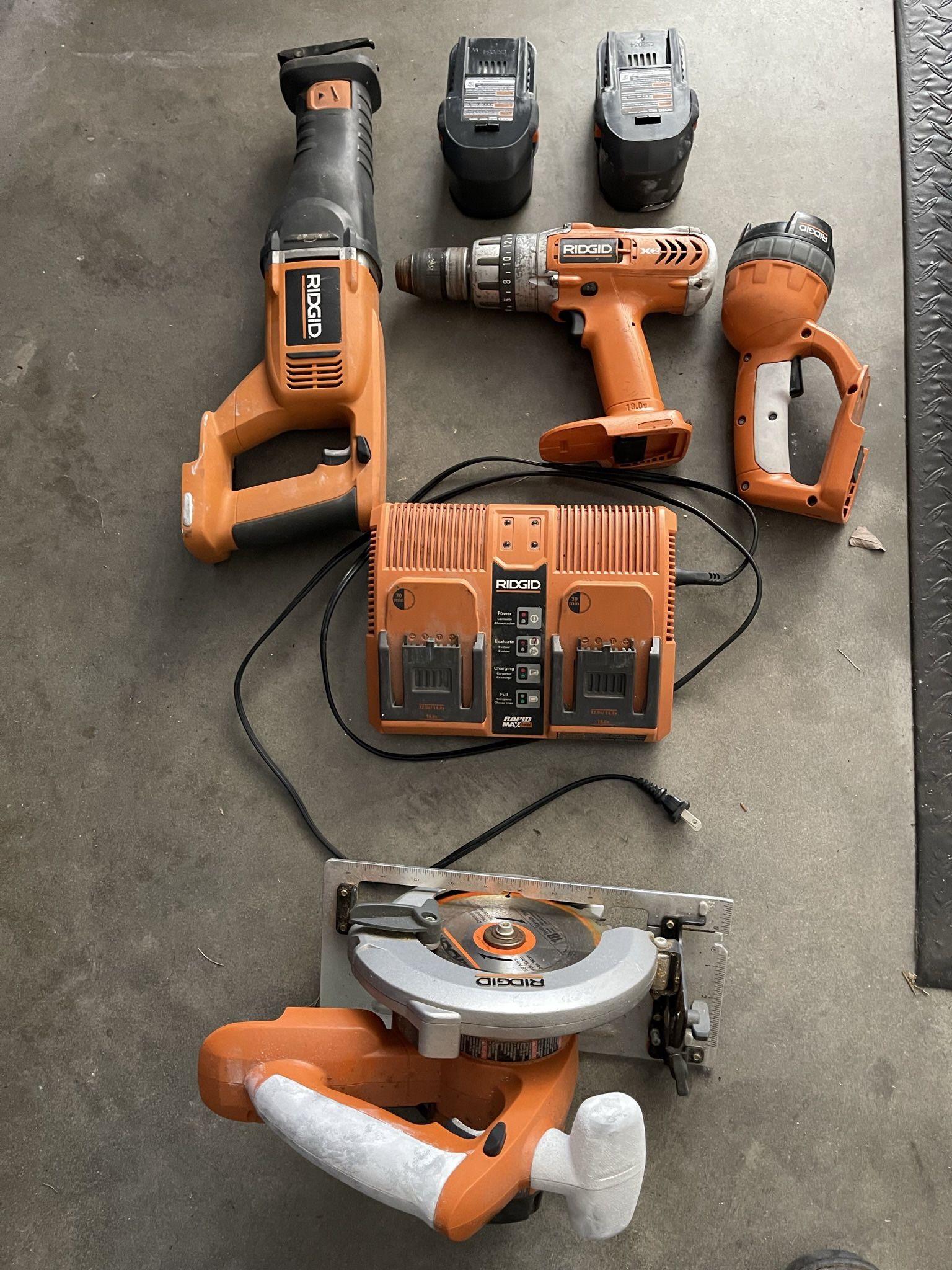 Ridgid 18 V Drill Set