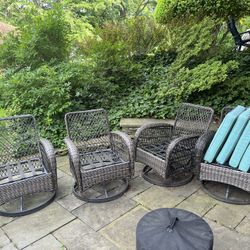 4x Outdoor Swivel Chairs (no cushions) 