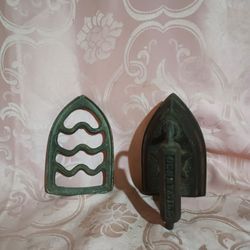 Antique 1800'sCast Iron Rustic Geneva Iron With Plate 