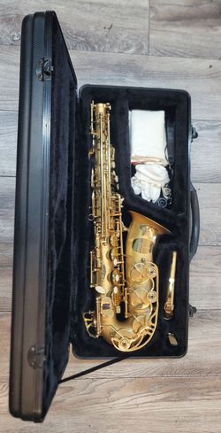 Rossetti Matte Gold Finish Alto Saxophone W/Case