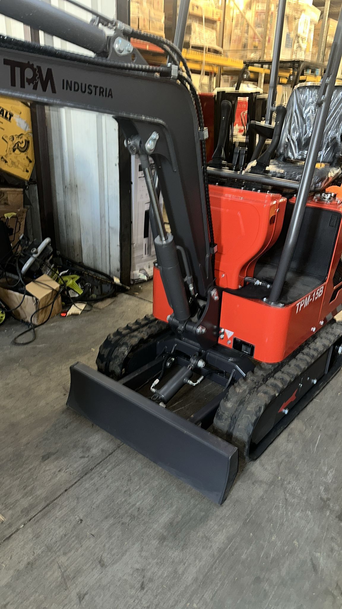 2024 TPM TPM-15B MINI EXCAVATOR MINI EXCAVATOR, BRIGGS & STRATTON 13.5 HP GAS, 14" BUCKET, THUMB, AUX HYD, RUBBER TRACKS, CANOPY