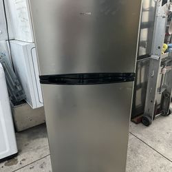 HOTPOINT 24” TOP FREEZER Refrigerator 