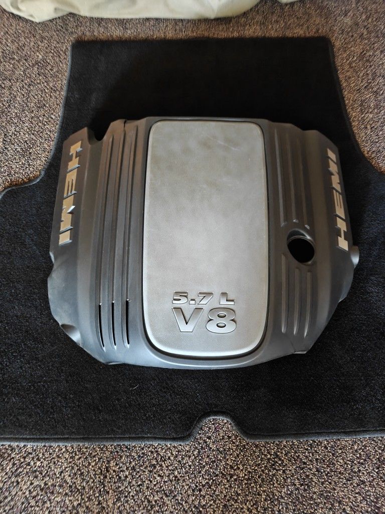 Chrysler 300C Gen 2 Engine Cover