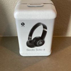 Beats Solo 4 - Wireless Bluetooth On-Ear Headphones - Matte Black