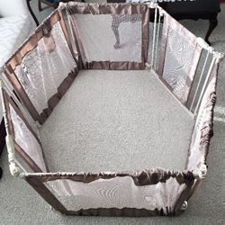 Extra-Wide Summer Infant Baby/Pet Gate/Play Yard
