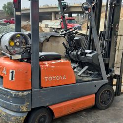 ** 3000lb Toyota Warehouse Forklift **