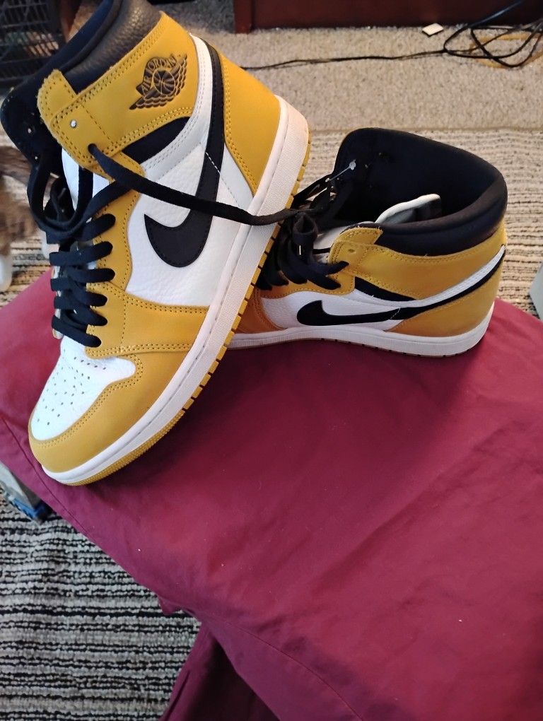 Lightly Used . Box Included.