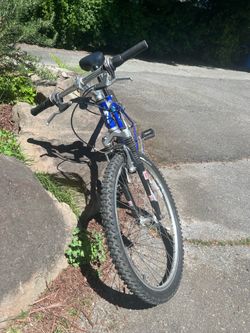 Specialized Hardrock Mountain Bike - 26” Wheels
