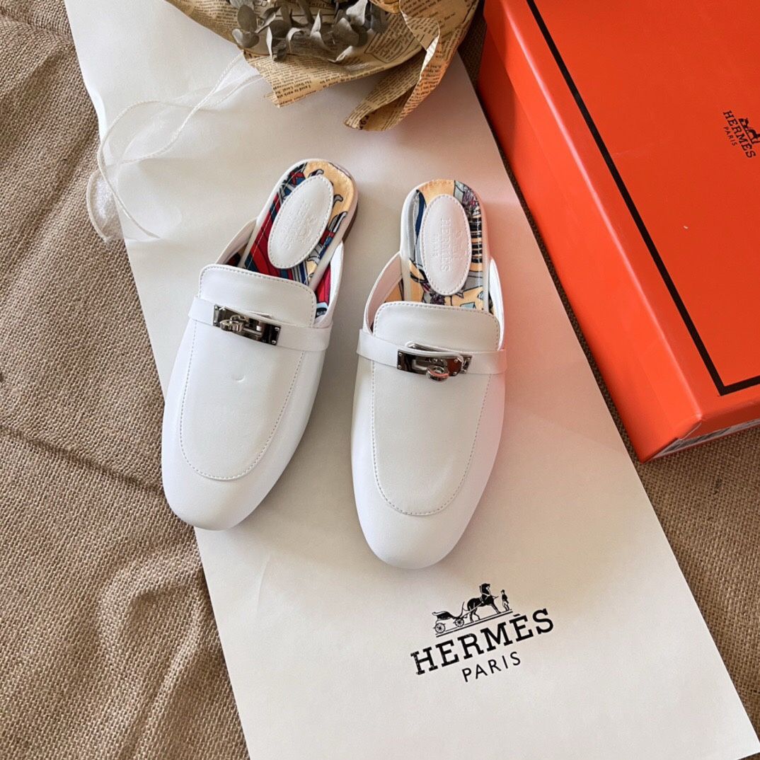 New Women's Slippers Available in Sizes