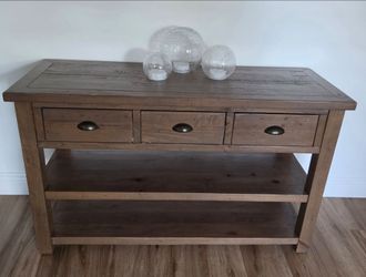 Dining room table