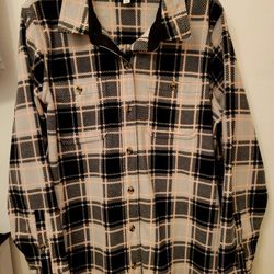 **NEW**WOMANS SHIRT**BLACK & LIGHT PINK