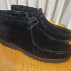 Hush Puppies Women's Bridgeport Wallabee Desert black suede  Boots Shoes Sz 10
