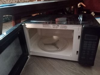 Nice countertop microwave works like new