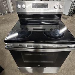 Stainless Steel GE Electric Stove In Excellent Condition!