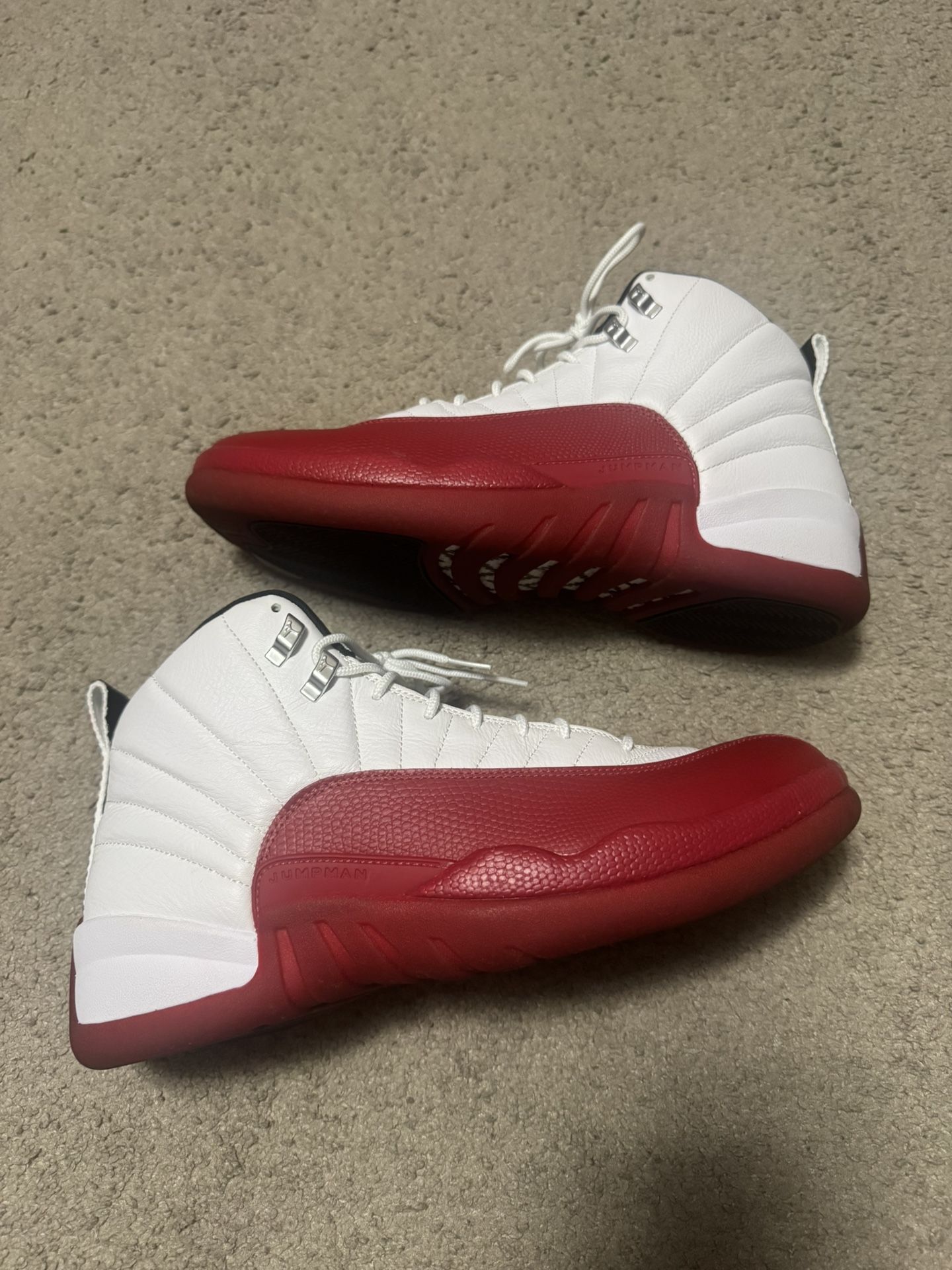 WORN TWICE JORDAN 12 CHERRY SIZE 12.5