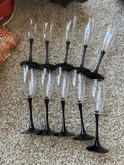 10 champagne glasses