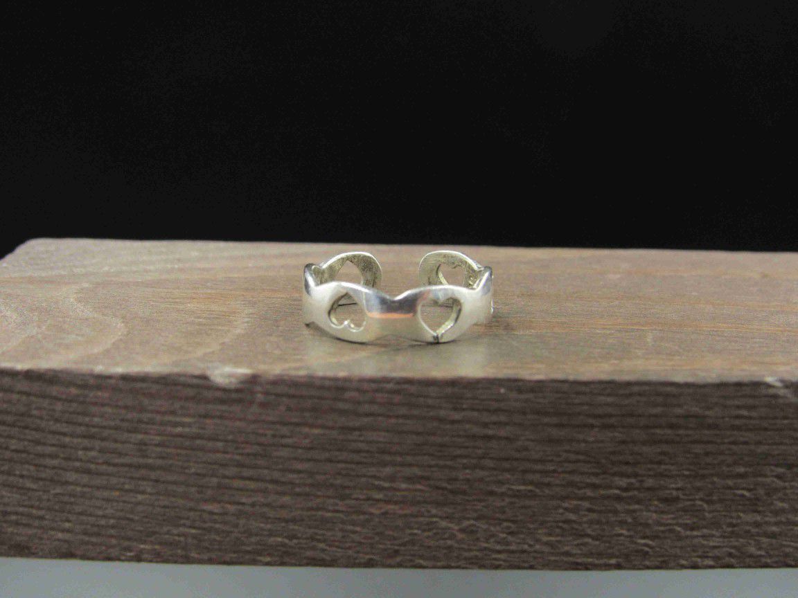 Size 3.25 Sterling Silver Heart Cutout Toe Band Ring Vintage
