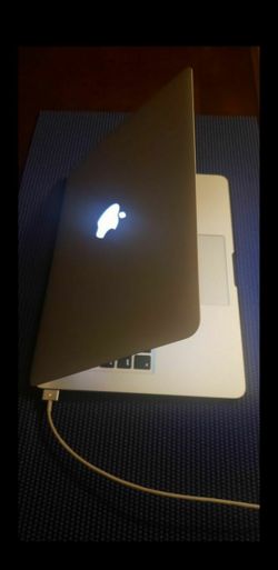 2014 MACBOOK AIR 13-INCH - INTEL I5 - 4 GB - 120 GB FLASH HD - MINT CONDITION - LOW BATTERY CYCLE COUNT
