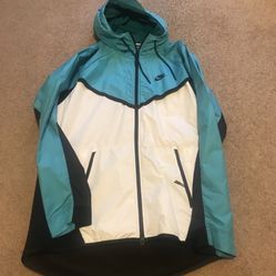 Nike Tech Fleece Hypermesh Wind Runner Athletic Men’s Jacket.