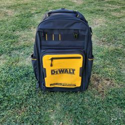 Dewalt Toolbag/Backpack with wheels