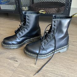 Dr Marten 1460 Smooth Leather Lace Up Boots