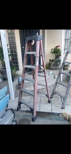 Excellent condition, 6 feet and more sizes available fiberglass ladders