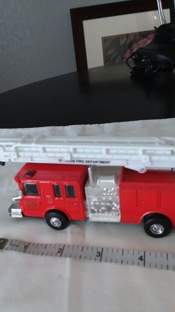 1994 ROAD CHAMPS ST. LOUIS FIRE DEPT. HOOK AND LADDER TRUCK