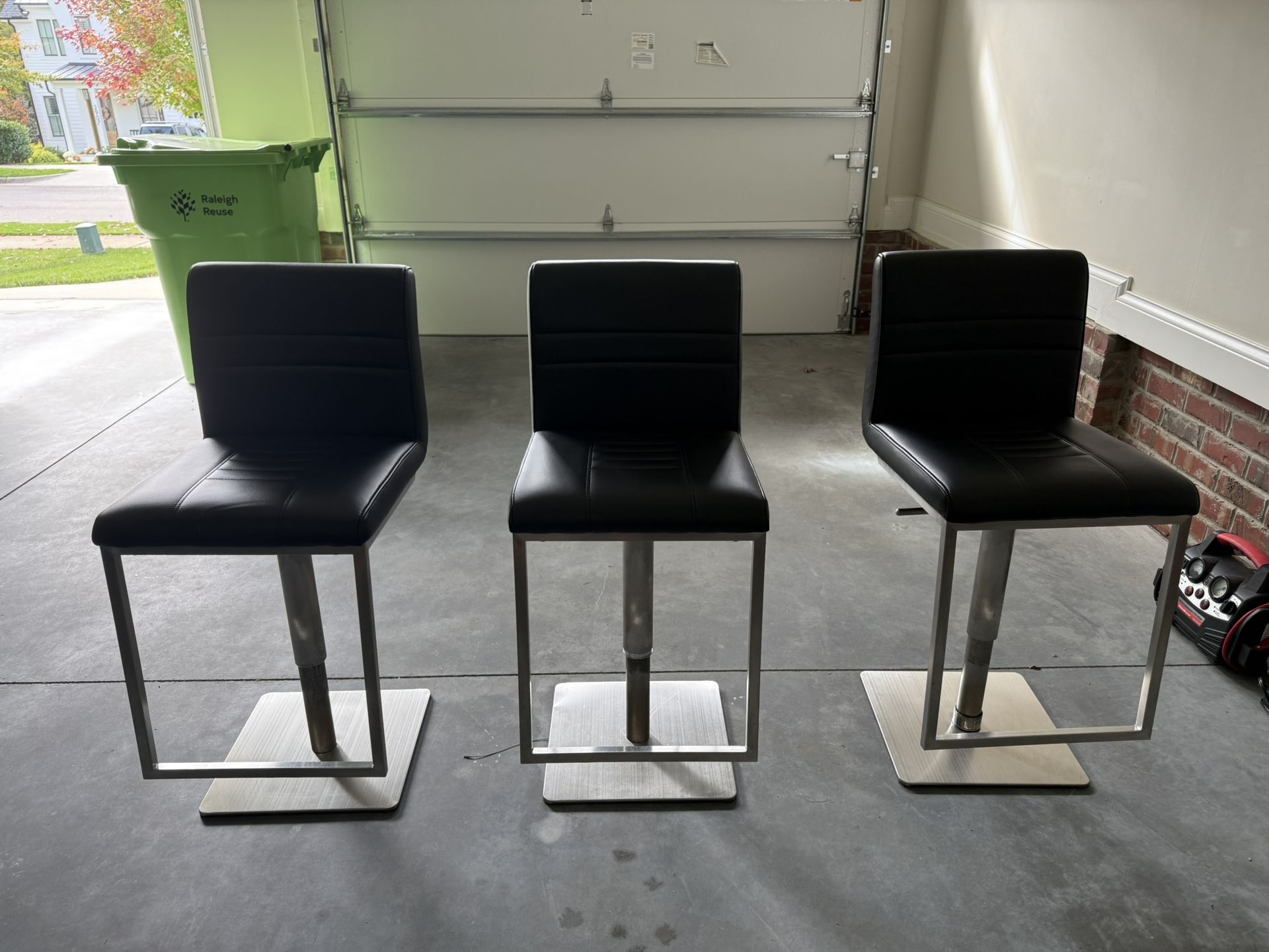 3 Black Stools With Adjustable Height