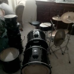 8 piece SP Drum Kit With All The Hardware And High Hat, Ride, Crash, And Two Chinas 