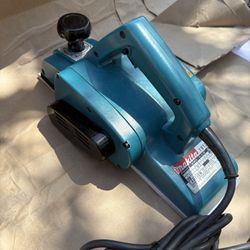 Makita 4-3/8" Power Planer-1912B-7.5Amp, Like New, 16,000 Rpm, 8’ Cord.