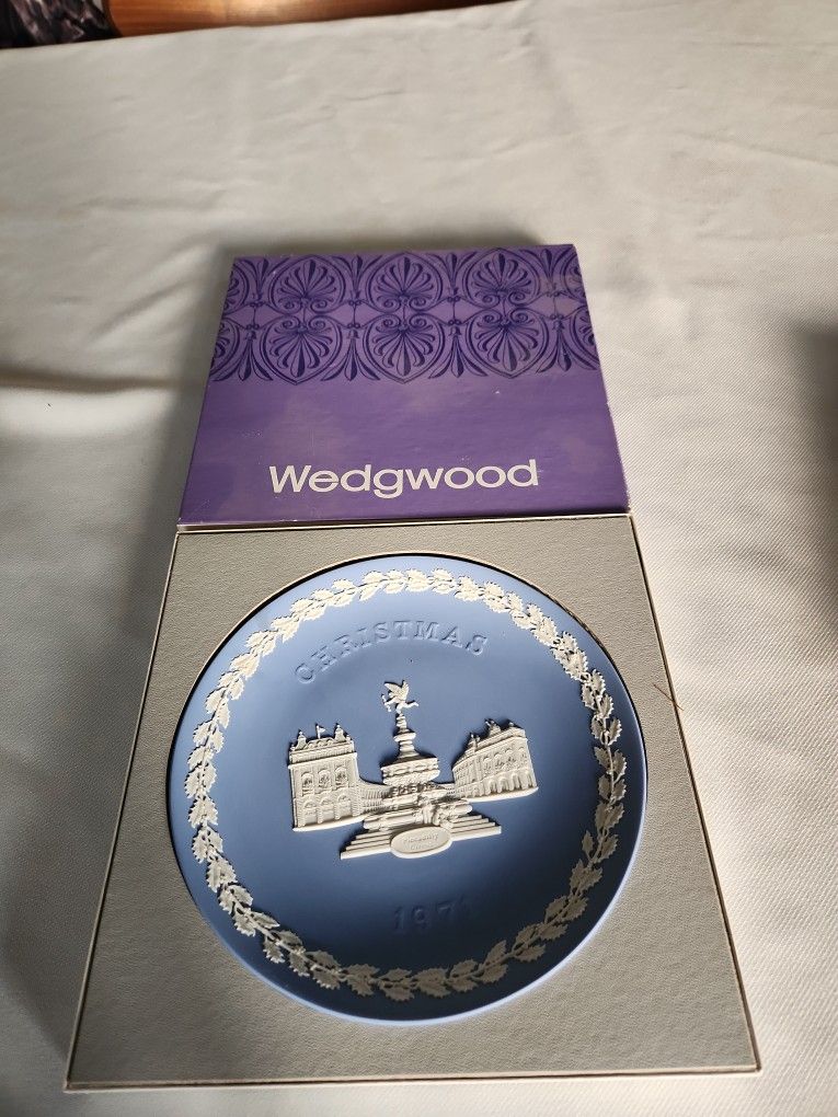 1971 Wedgwood Christmas Plate.