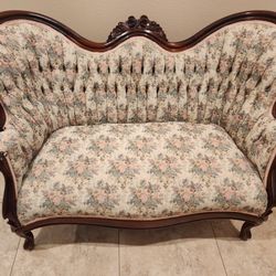 Antique 19th Century Walnut Victorian Chair 