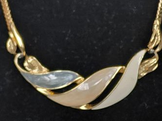 Vintage Beautiful NECKLACE