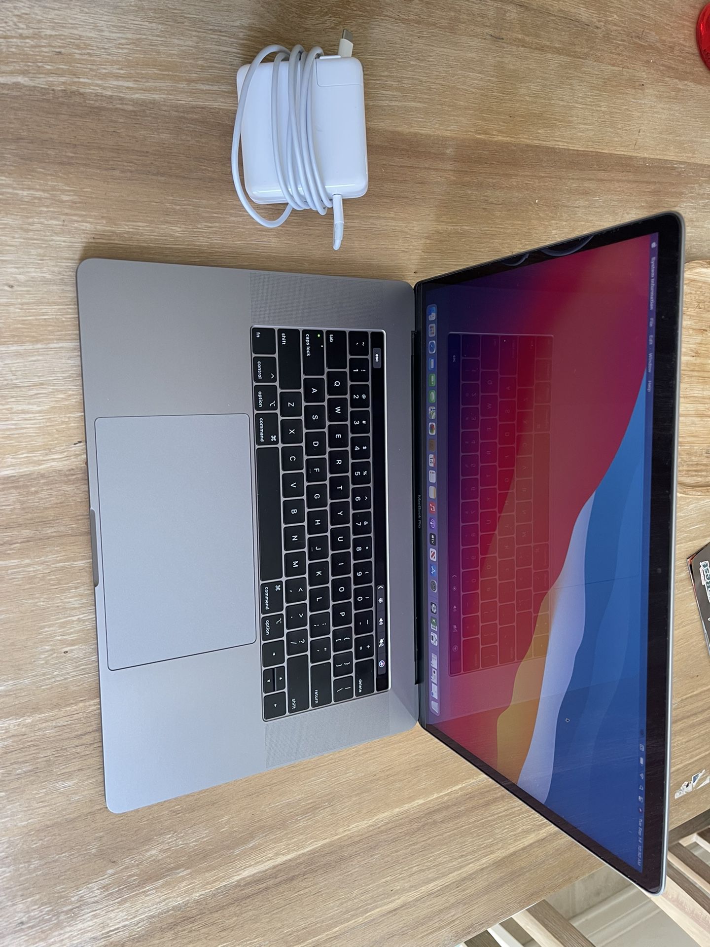 2019 MacBook Pro, 15” retina, 8 cores i9, 16gb ram, 4GB dual graphic, 512gb SSD,Apple Care   Fast