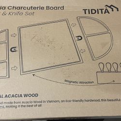 Acacia Charcuterie Board 