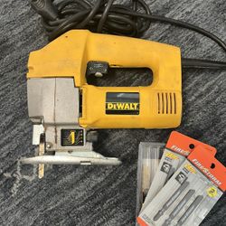 DeWalt Jigsaw w/blades
