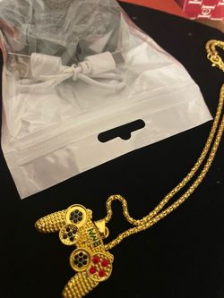 Gold Gamer Control Pendant + Earbuds