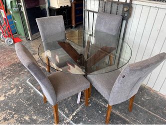 Nice Table W/ Chairs! Delivery Available!