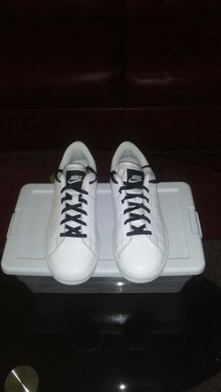 Nike gym shoes