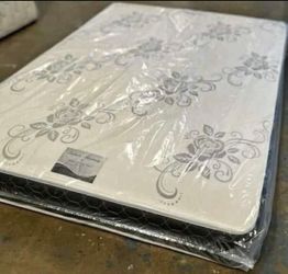 Set full size mattress and box spring