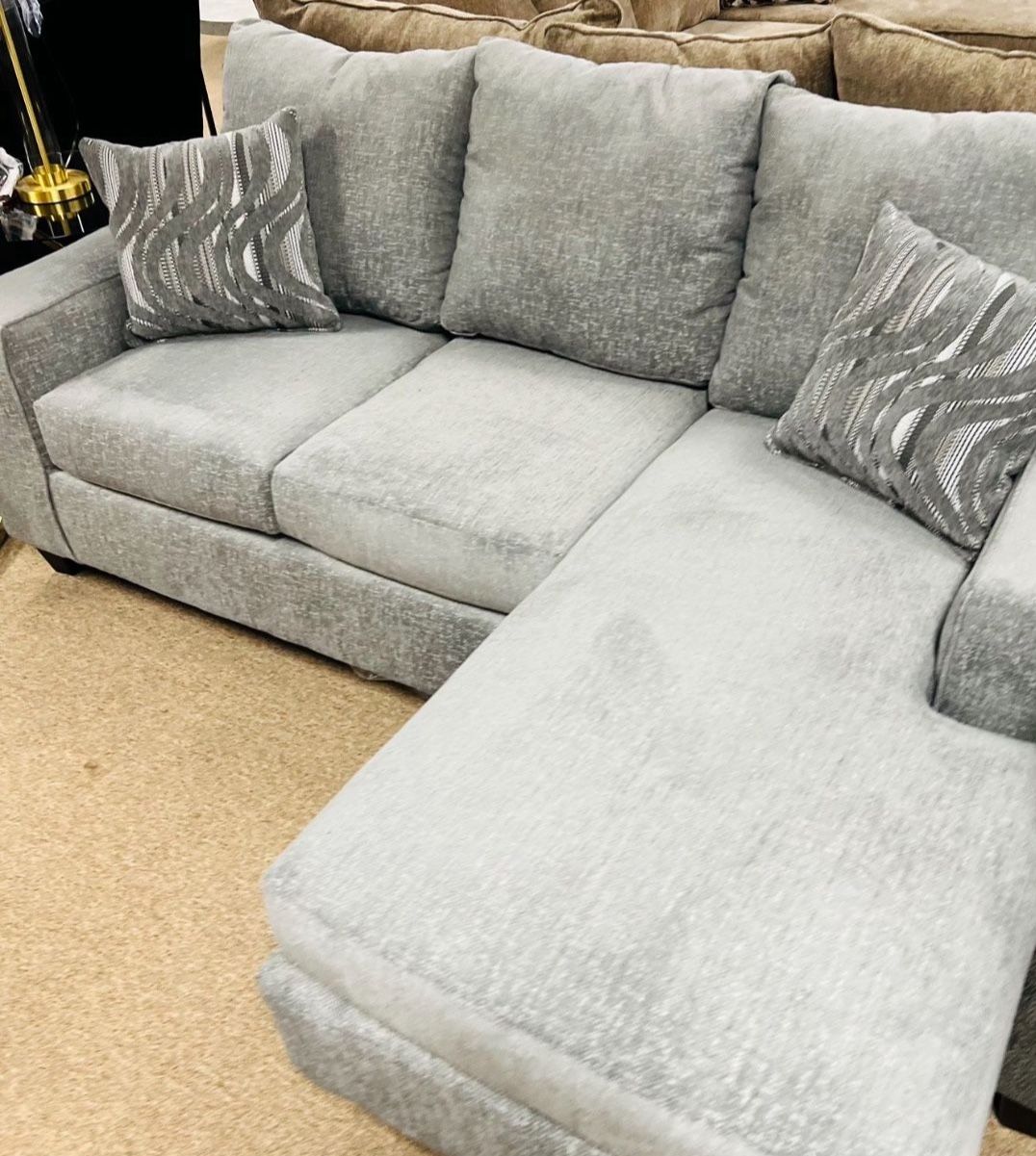 Stylish Reversing Chaise Sectional 