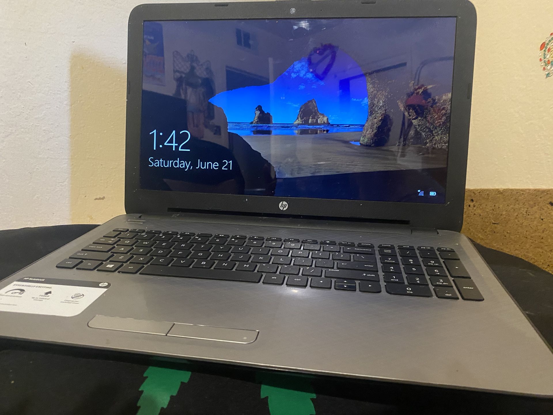 HP TOUCH SCREEN LAPTOP