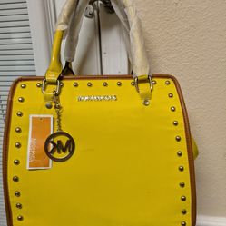 Brand New Michael Kors Medium Crossbody In Great Condition 